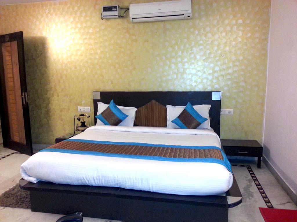Hotel Ananda Delhi  Esterno foto